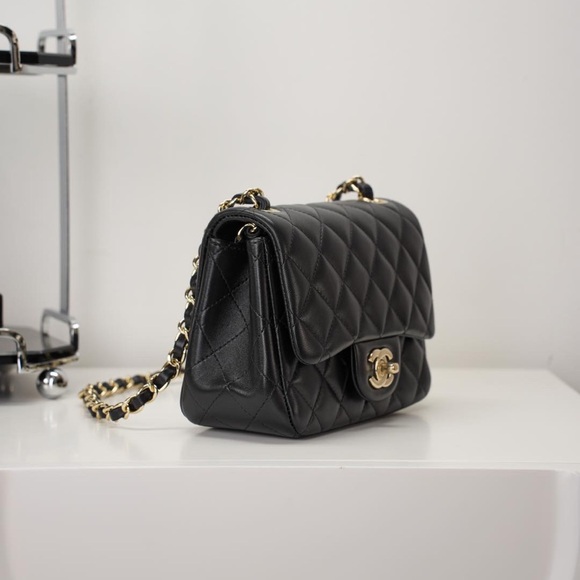CHANEL Black Quilted Crossbody Bag - Picture 3 of 9